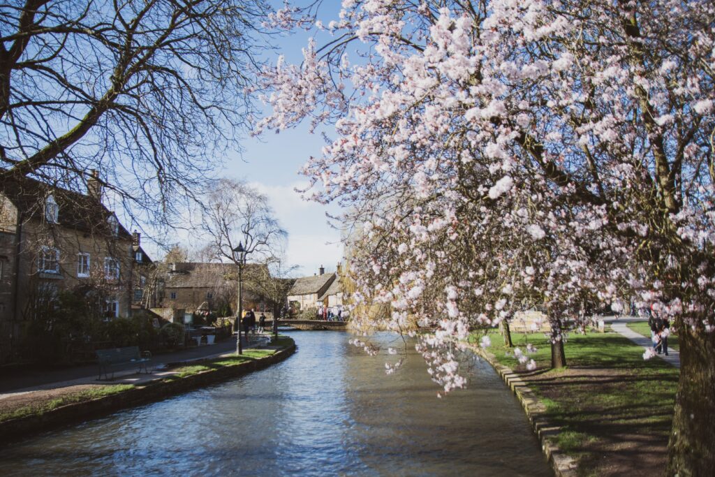 Are There Any Guided Tours Of The Cotswolds?