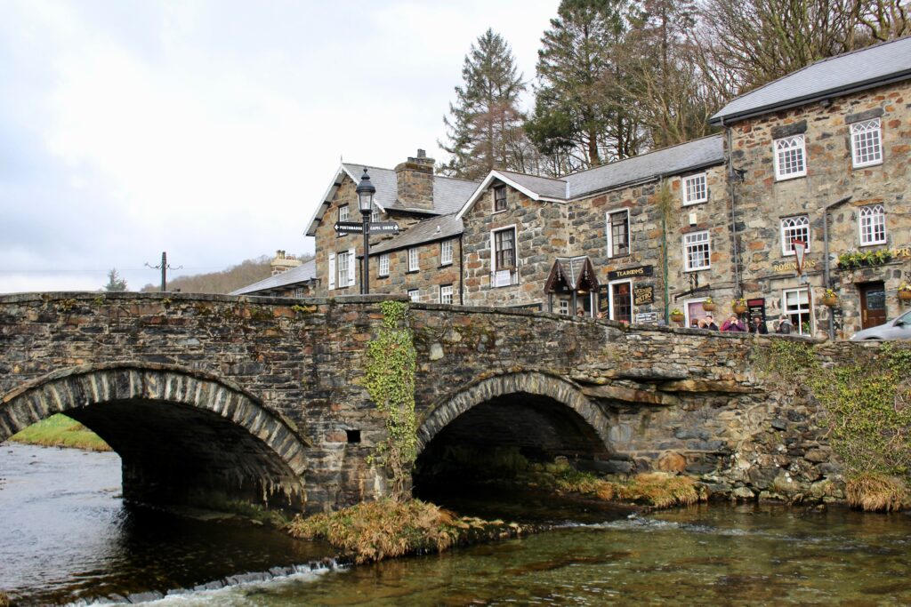 Are There Any Guided Tours Of The Cotswolds?