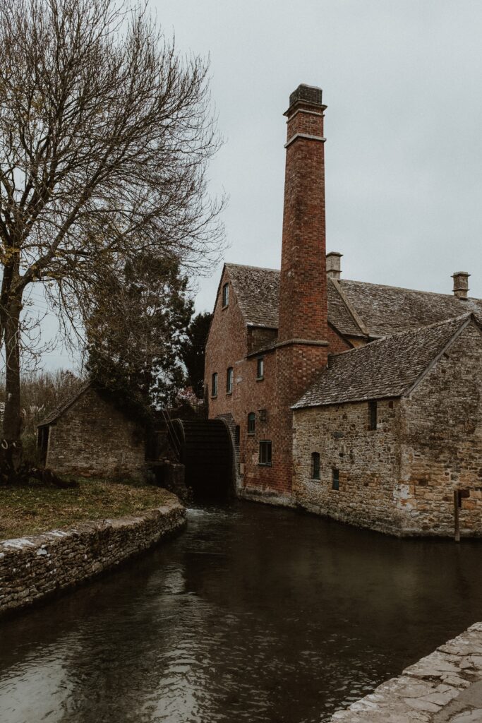 What Is The History Of Wool Production In The Cotswolds?